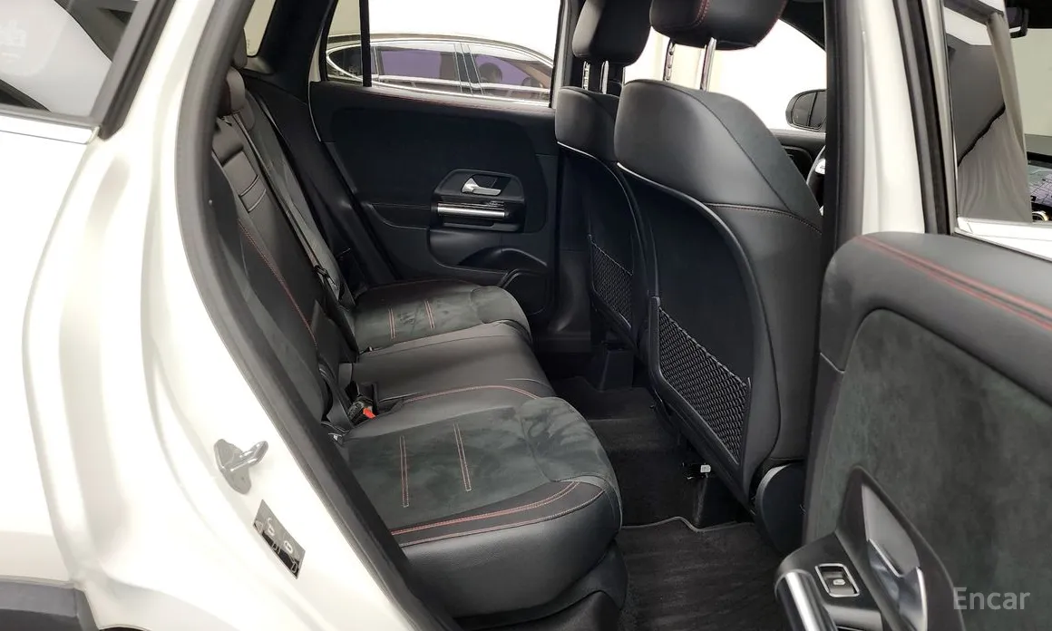 Фото 12 - Mercedes-Benz GLA-Class