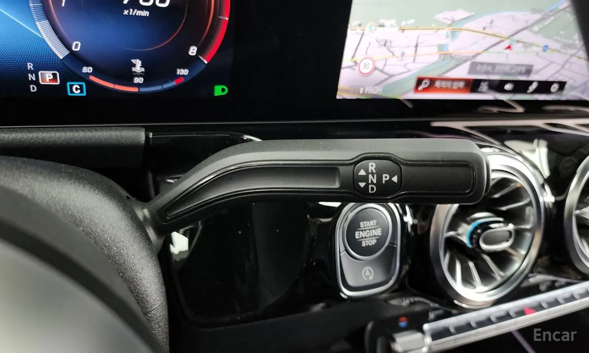 Фото 9 - Mercedes-Benz GLA-Class