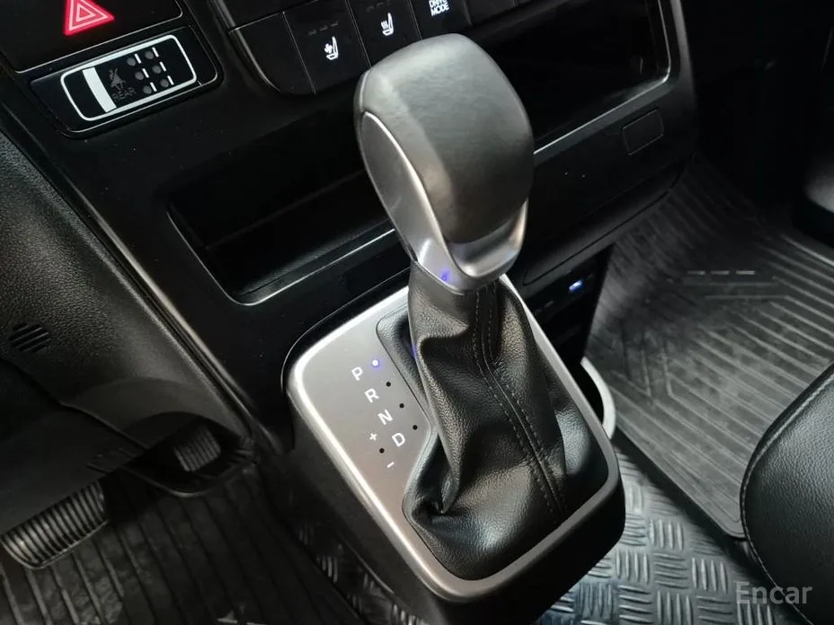 Фото 8 - Hyundai Staria