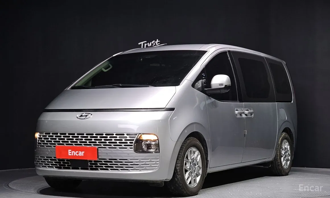 Фото 1 - Hyundai Staria