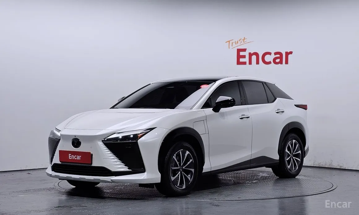 Фото 1 - Lexus RZ