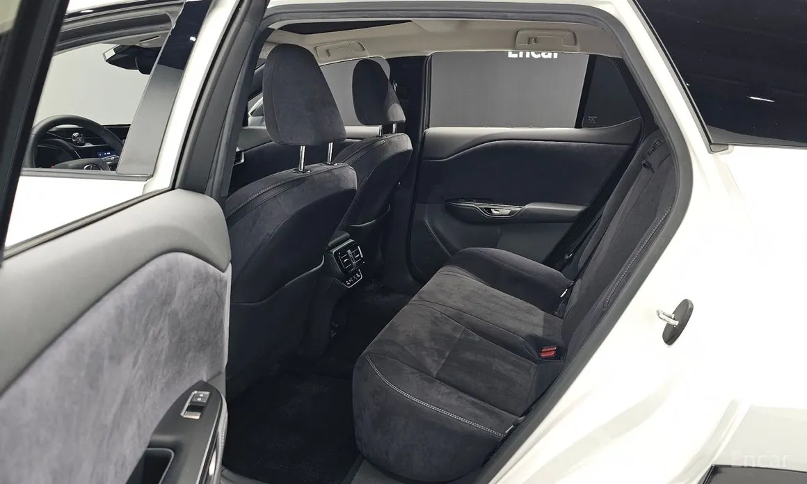 Фото 11 - Lexus RZ