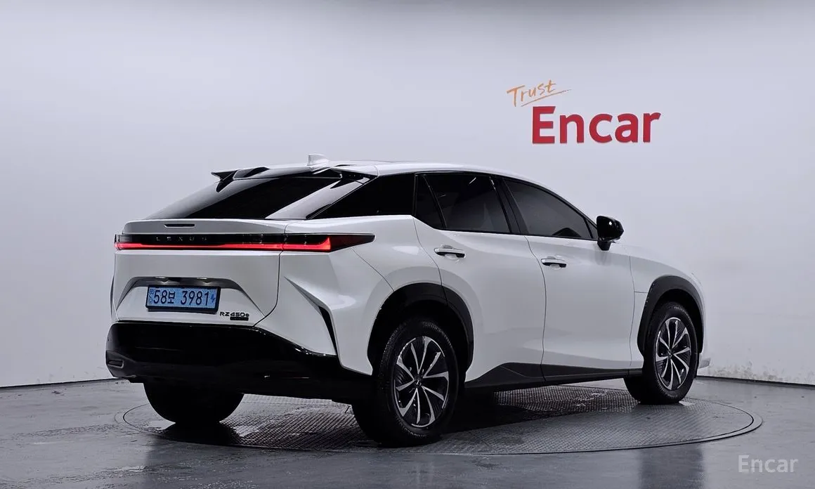 Фото 2 - Lexus RZ