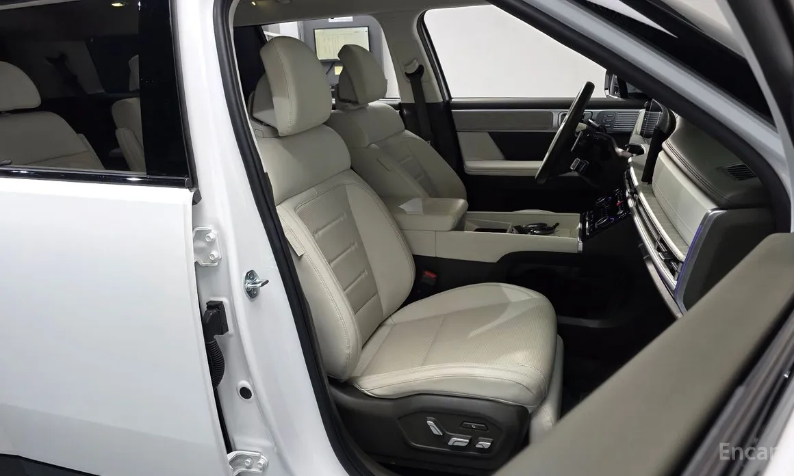 Фото 10 - Hyundai Santa Fe