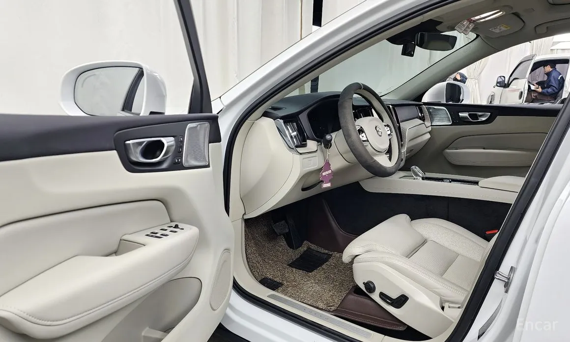 Фото 10 - Volvo XC60