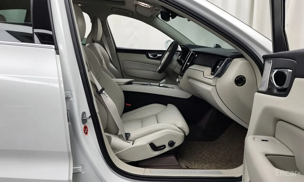 Фото 11 - Volvo XC60