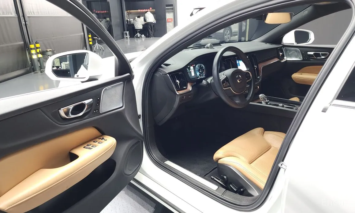 Фото 10 - Volvo S60