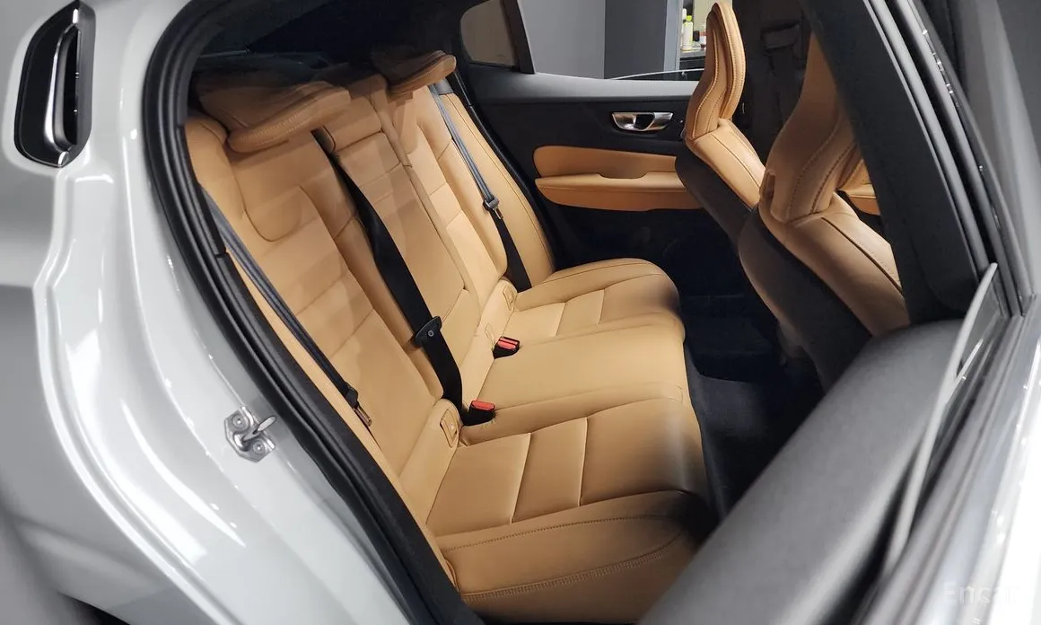 Фото 12 - Volvo S60