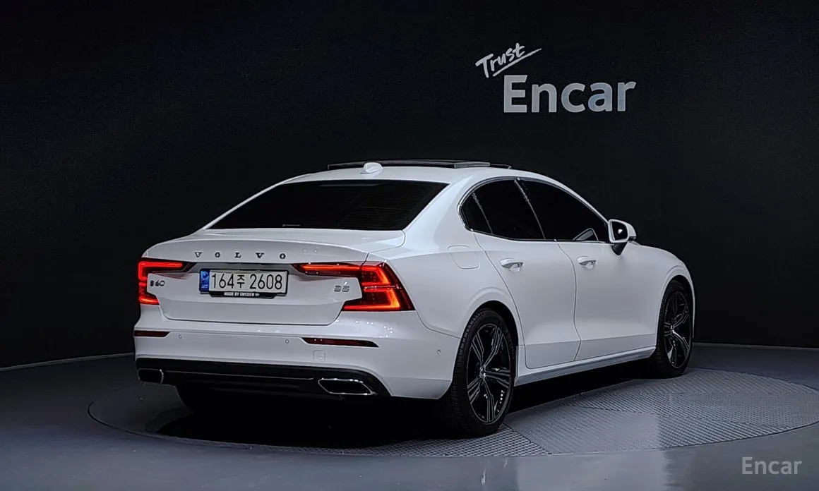 Фото 2 - Volvo S60