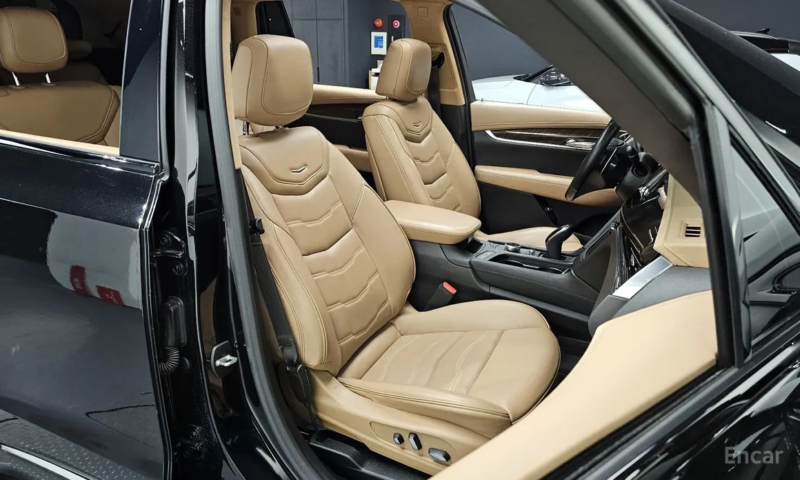 Фото 10 - Cadillac XT6