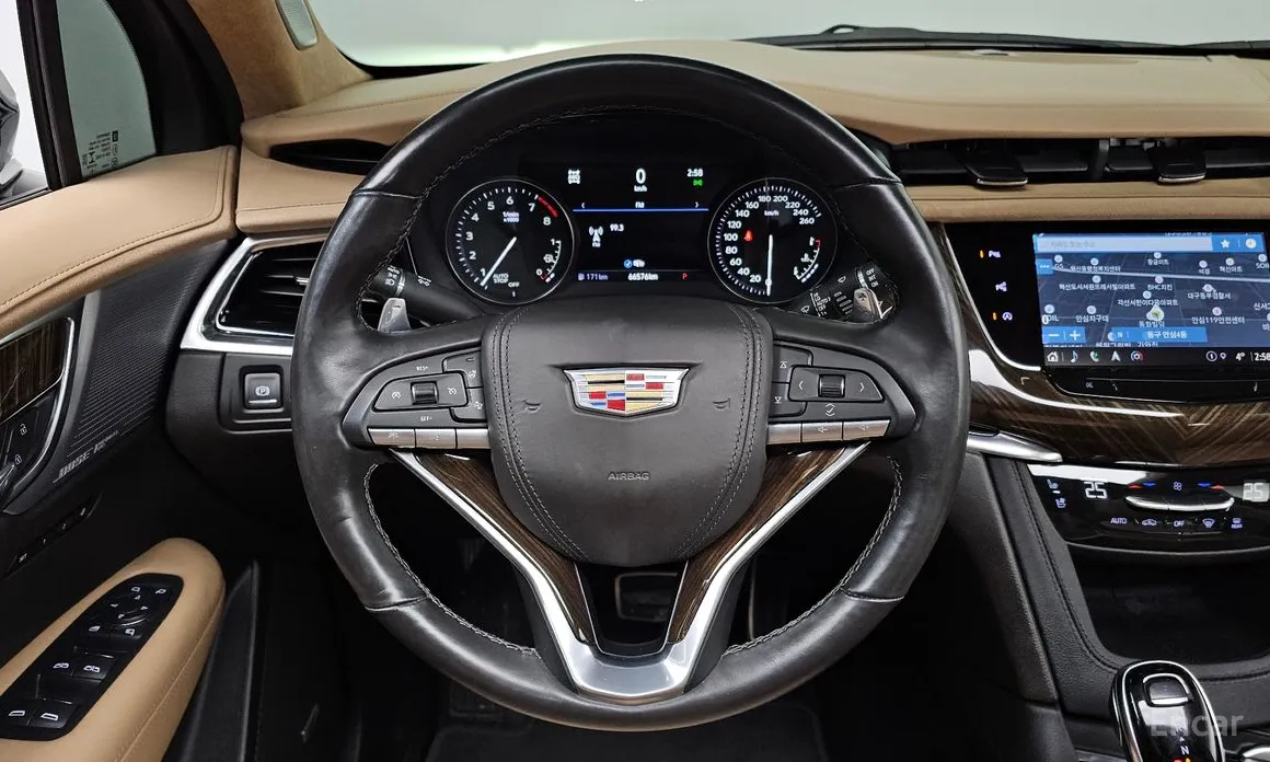 Фото 13 - Cadillac XT6