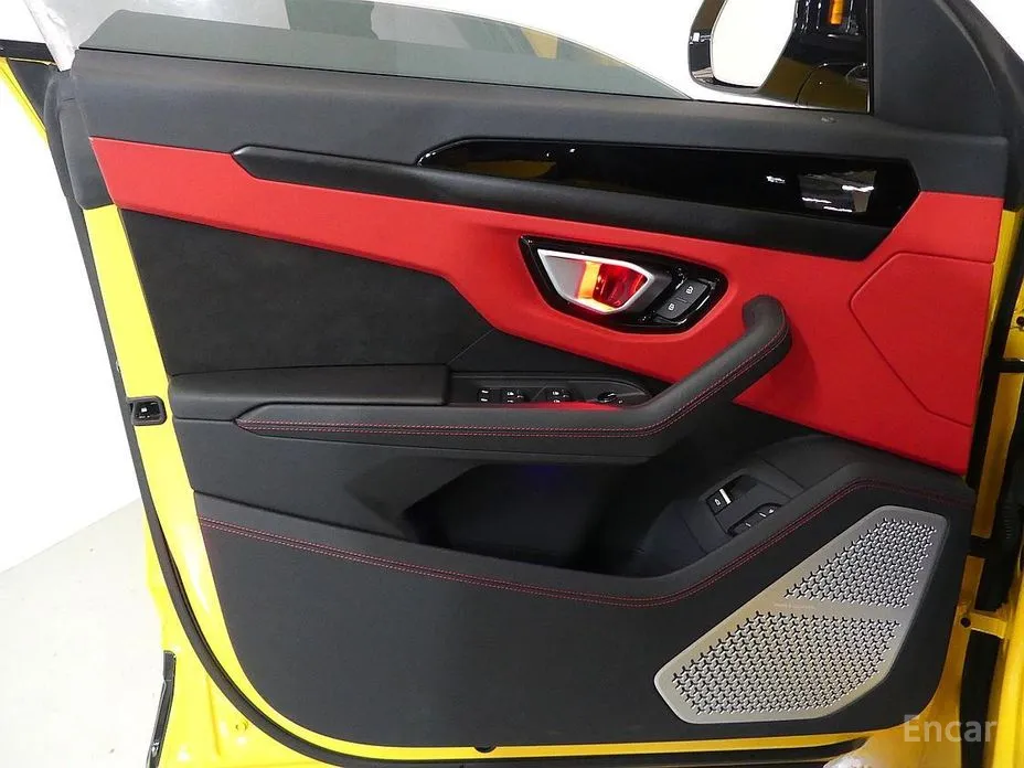 Фото 11 - Lamborghini Urus