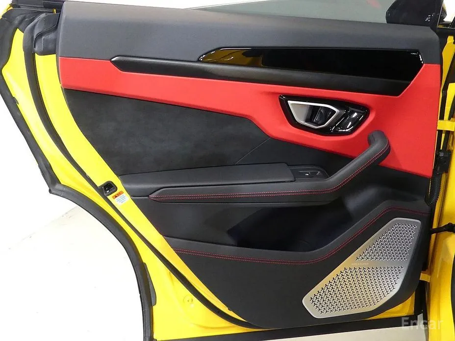 Фото 18 - Lamborghini Urus