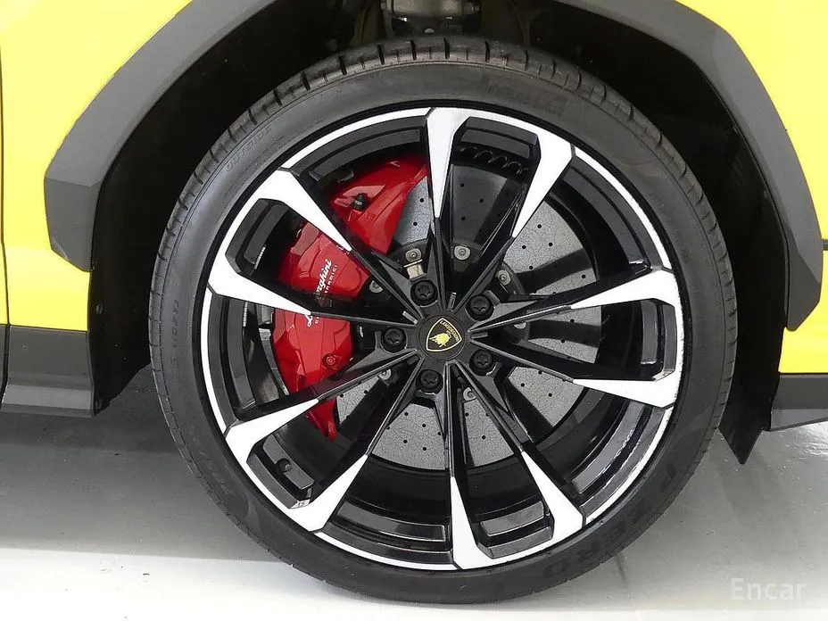 Фото 9 - Lamborghini Urus