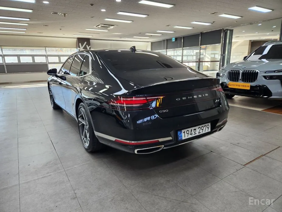 Фото 2 - Genesis G90