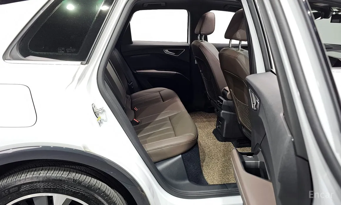 Фото 12 - Audi Q4 e-tron