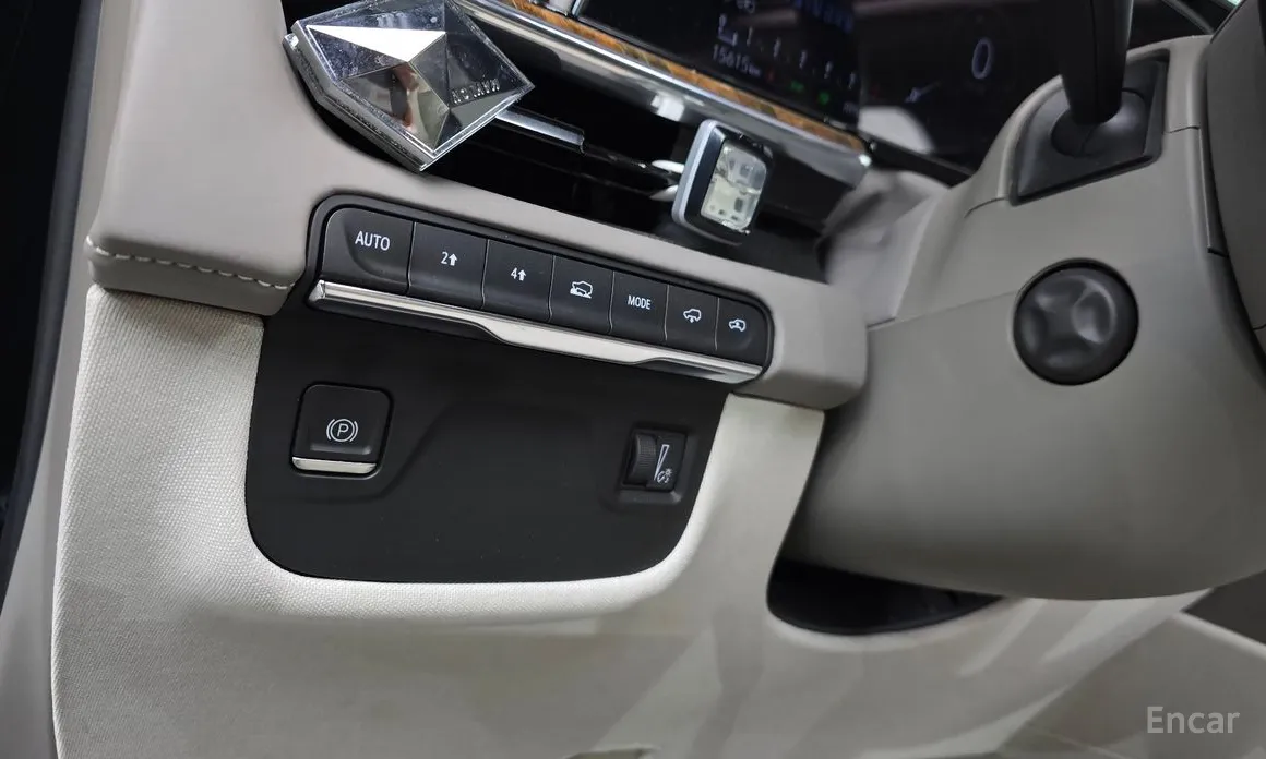 Фото 14 - Cadillac Escalade