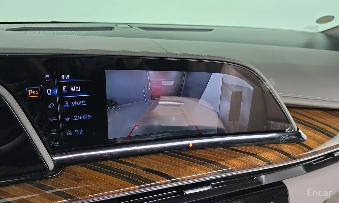 Фото 16 - Cadillac Escalade