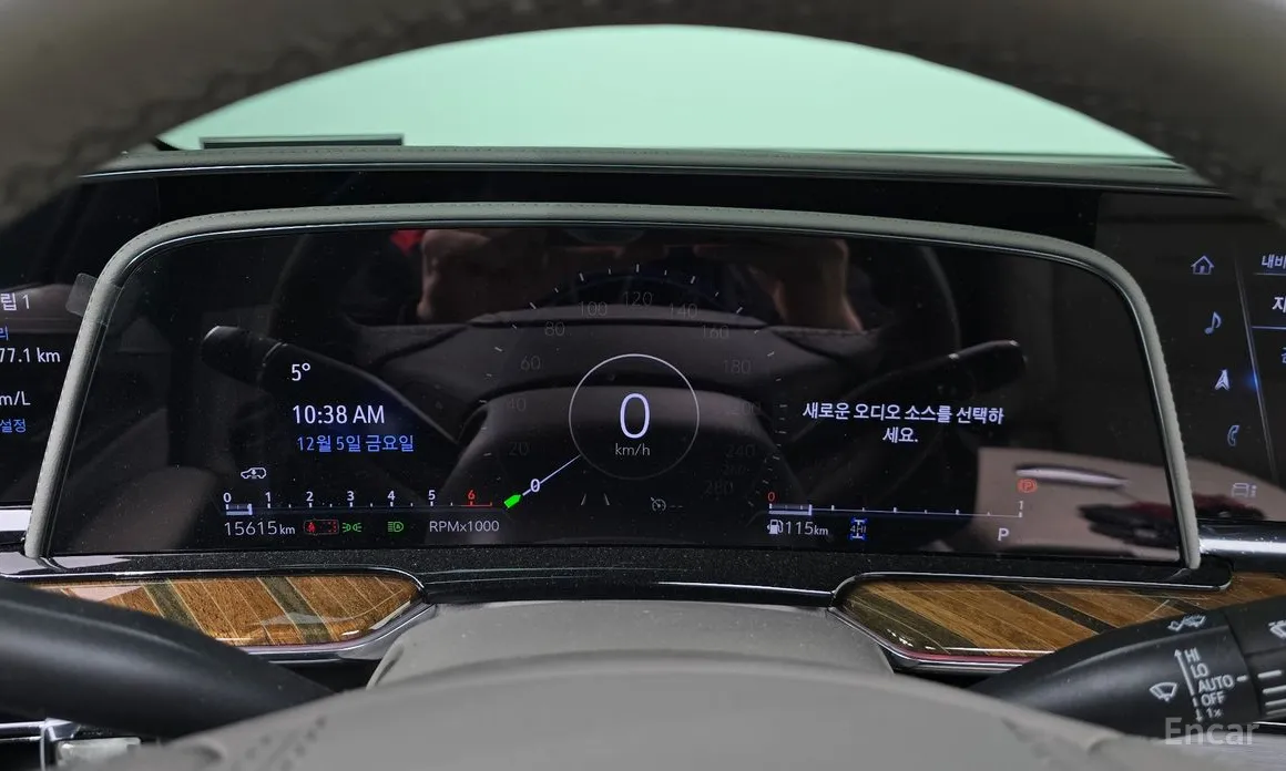 Фото 8 - Cadillac Escalade