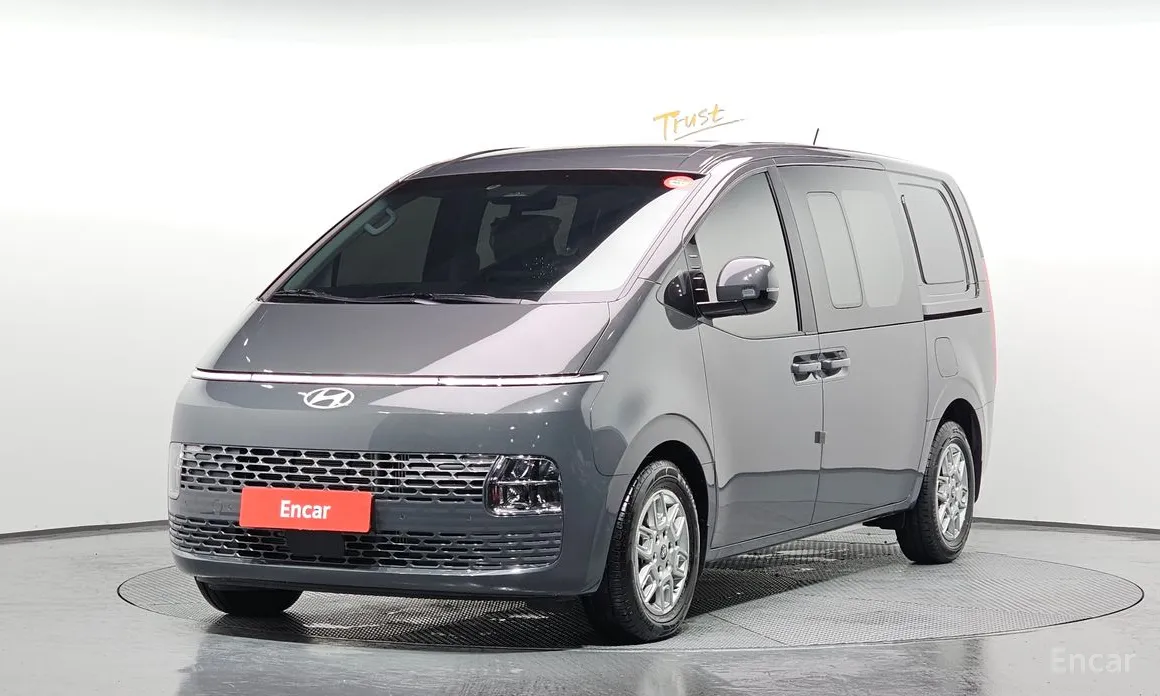 Фото 1 - Hyundai Staria