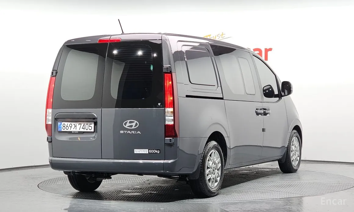 Фото 2 - Hyundai Staria