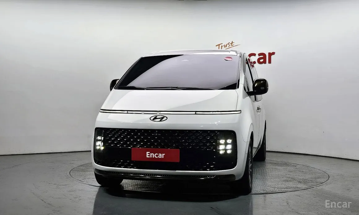 Фото 3 - Hyundai Staria