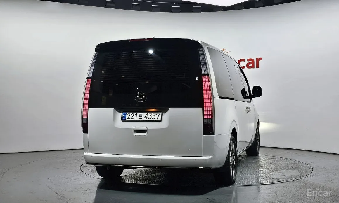 Фото 4 - Hyundai Staria