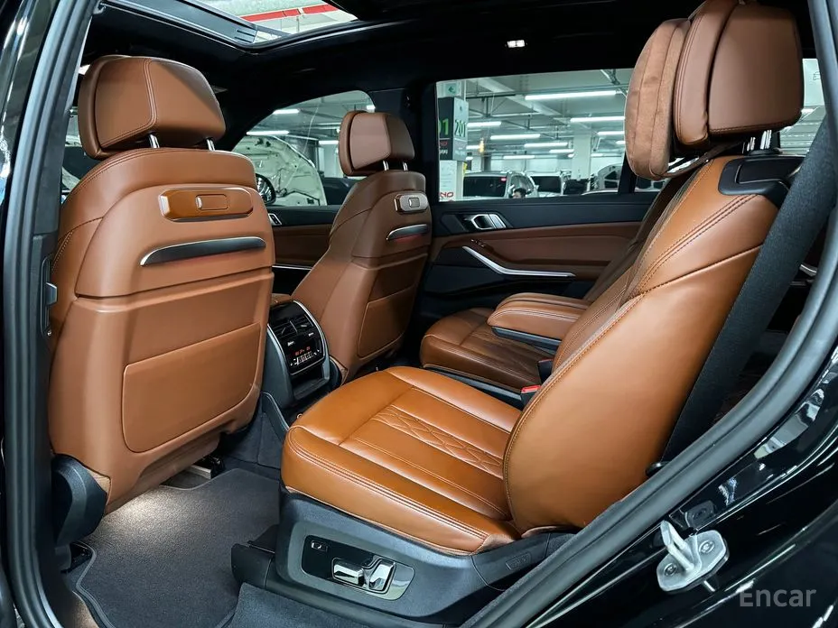 Фото 17 - BMW X7