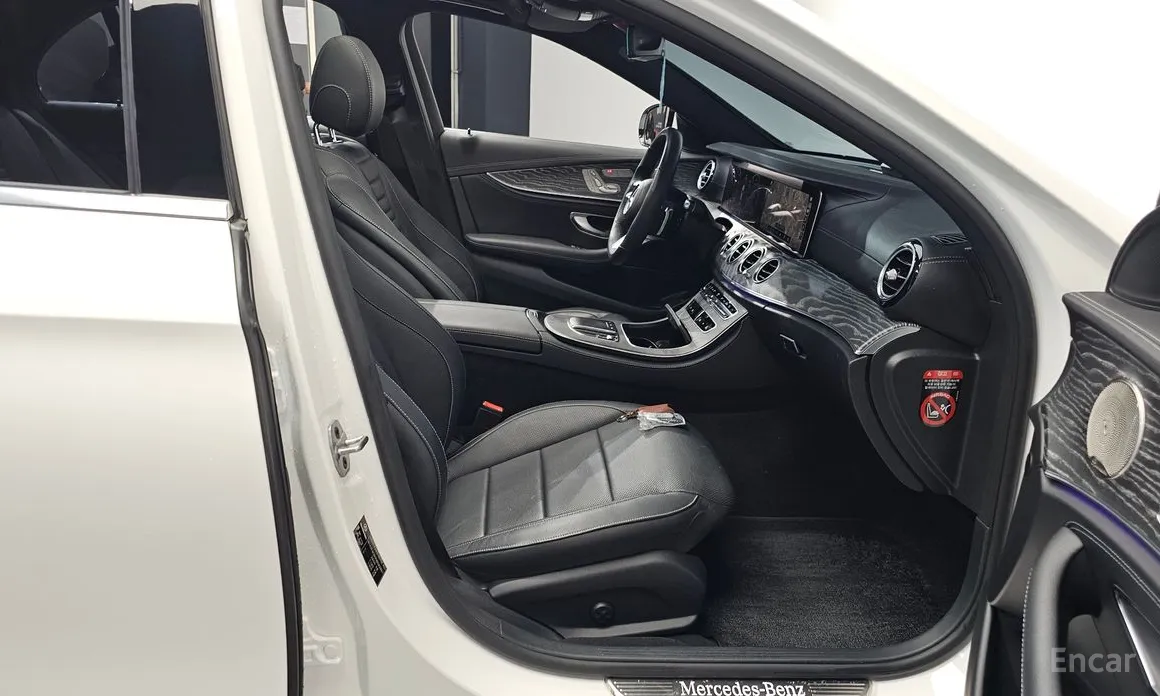 Фото 11 - Mercedes-Benz E-Class