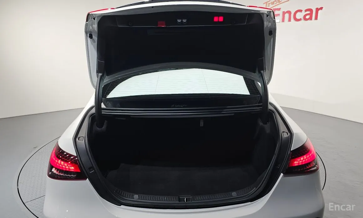 Фото 20 - Mercedes-Benz E-Class