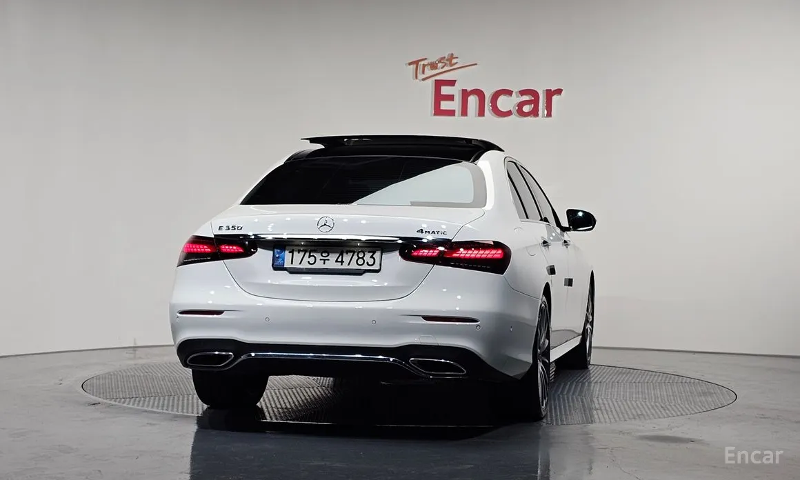 Фото 4 - Mercedes-Benz E-Class