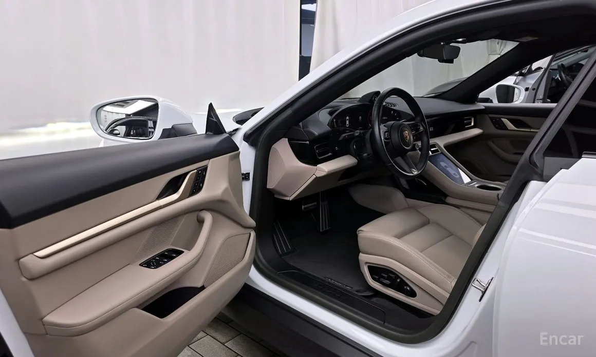 Фото 10 - Porsche Taycan