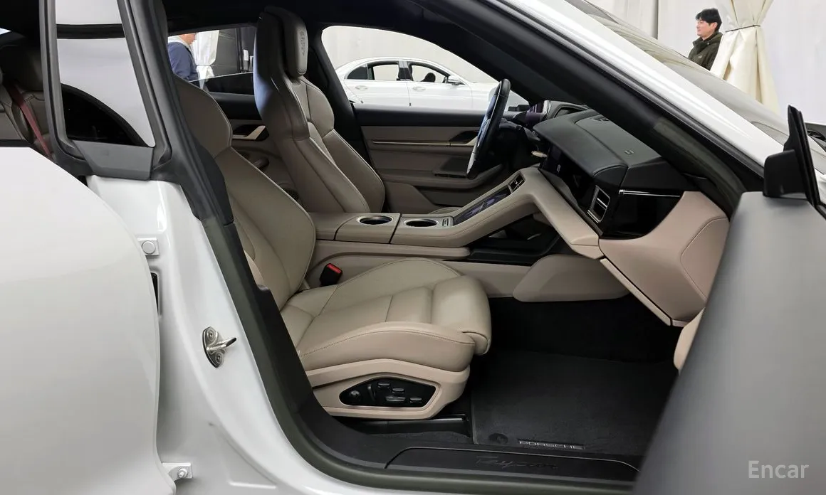 Фото 11 - Porsche Taycan