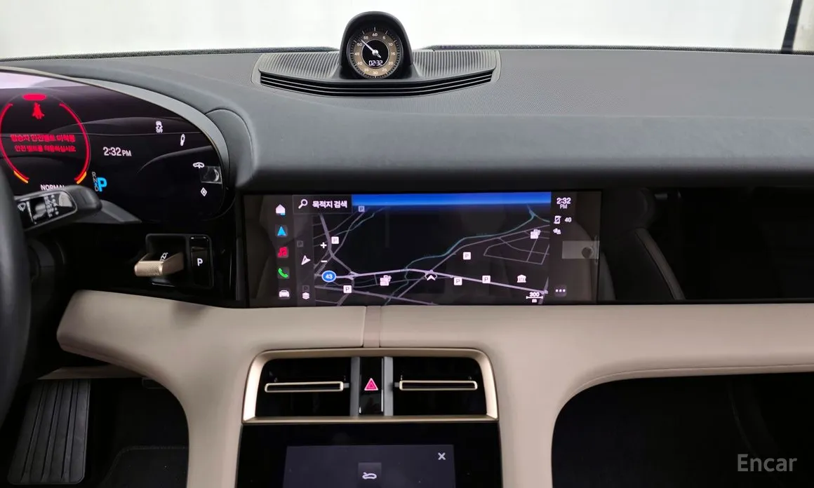 Фото 14 - Porsche Taycan