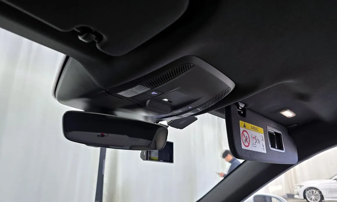 Фото 17 - Porsche Taycan