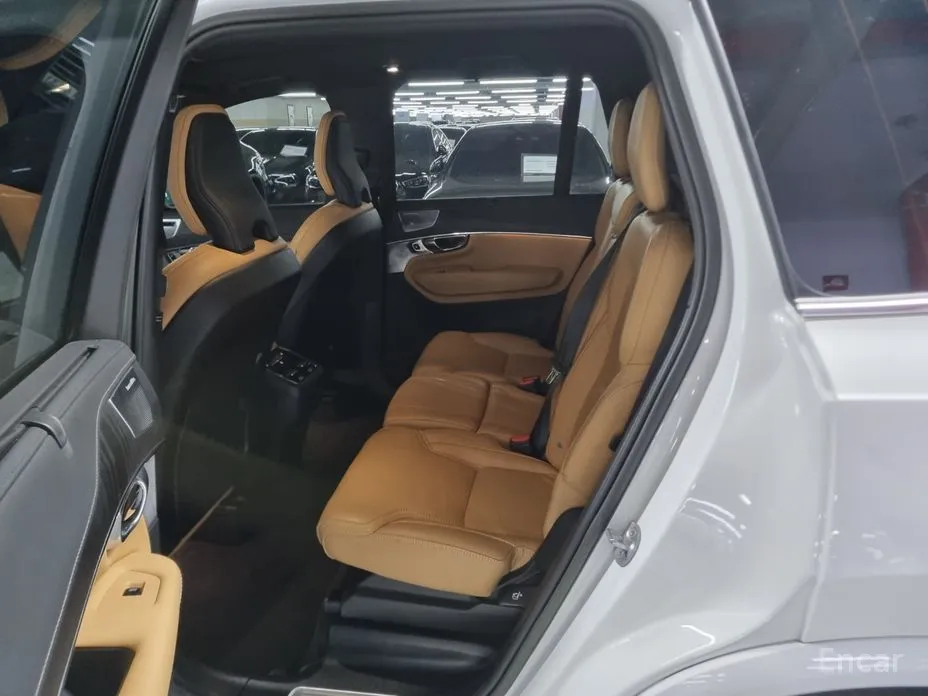 Фото 10 - Volvo XC90