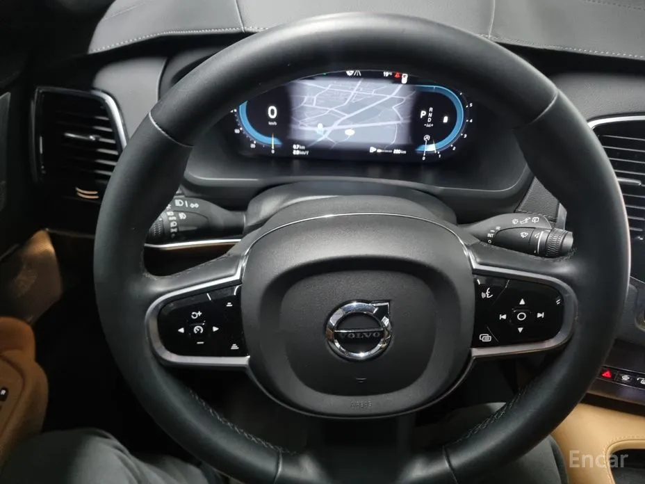 Фото 12 - Volvo XC90