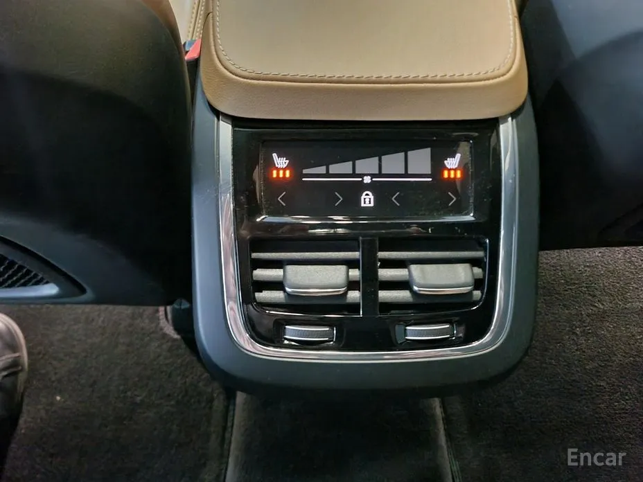 Фото 15 - Volvo XC90