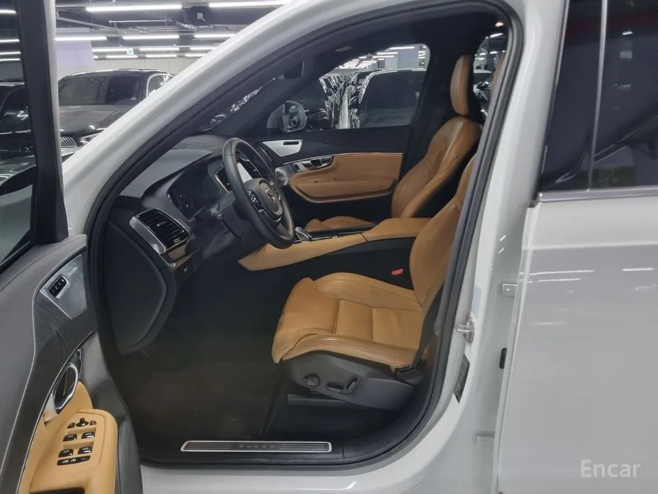 Фото 9 - Volvo XC90