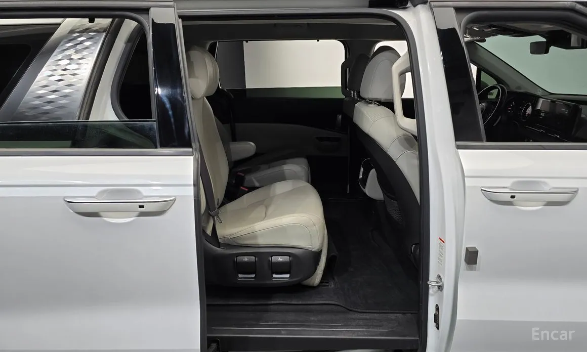 Фото 12 - Kia Carnival