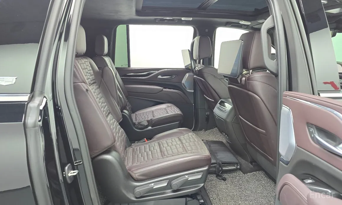 Фото 12 - Cadillac Escalade