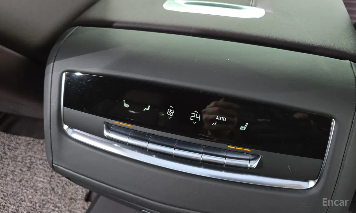 Фото 18 - Cadillac Escalade