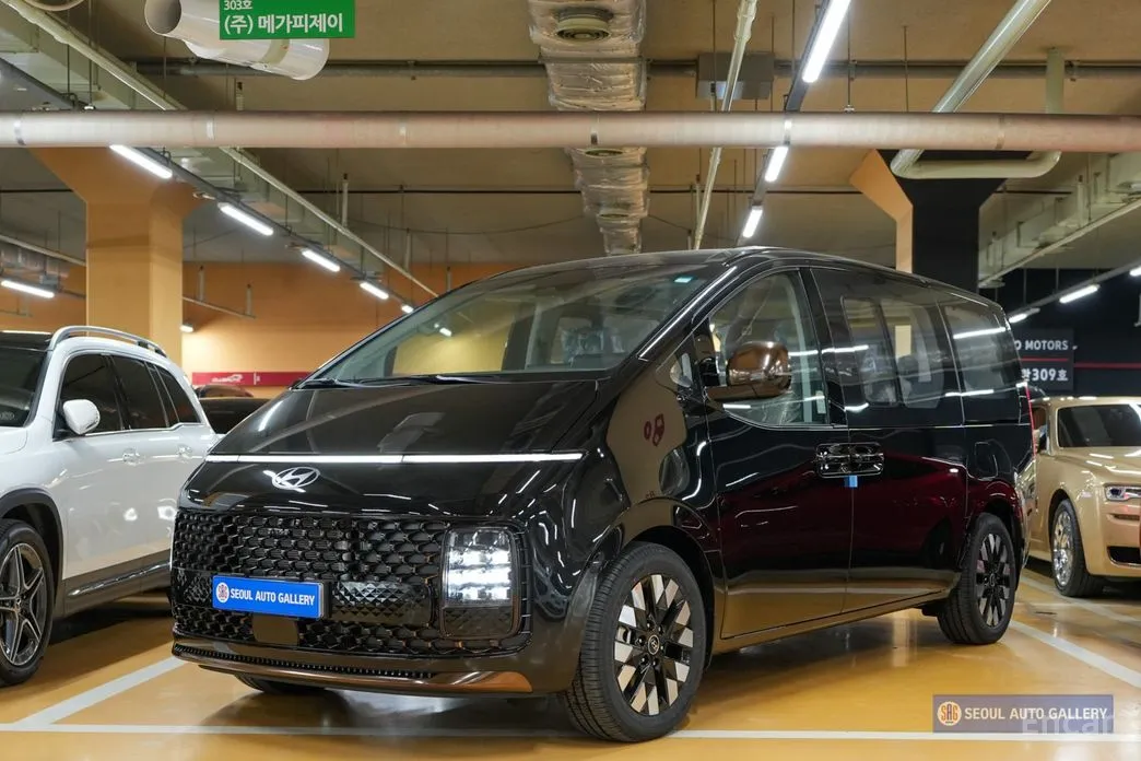 Фото 1 - Hyundai Staria