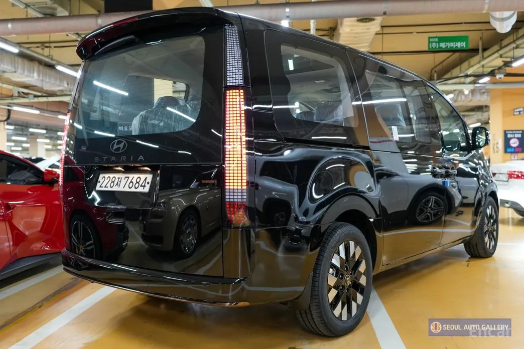 Фото 2 - Hyundai Staria