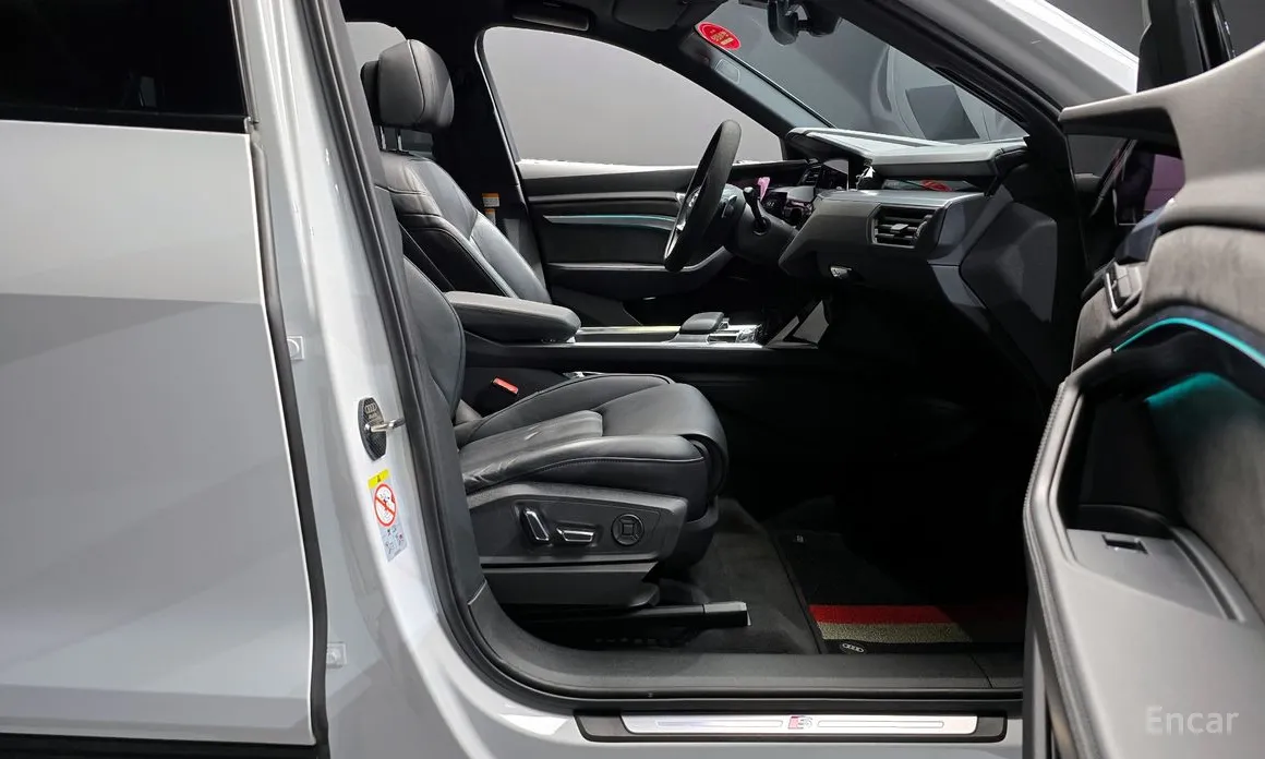 Фото 10 - Audi e-tron