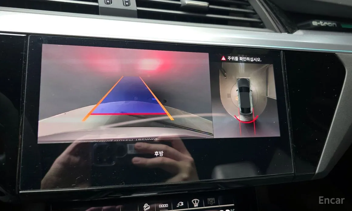 Фото 14 - Audi e-tron