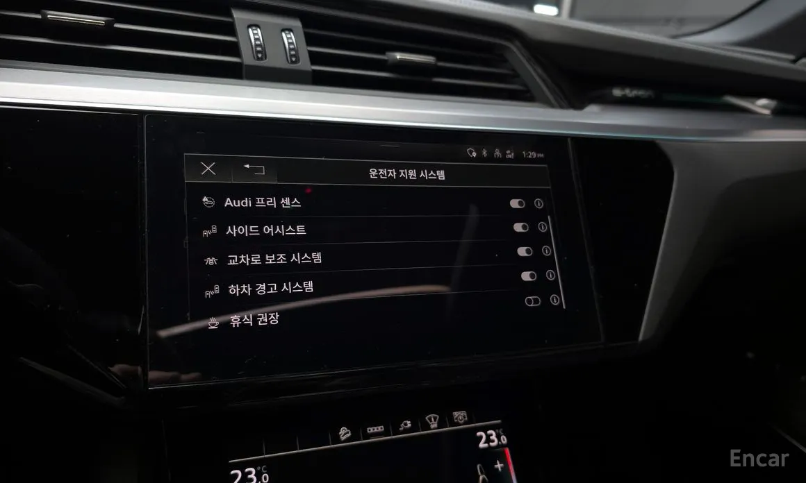 Фото 15 - Audi e-tron