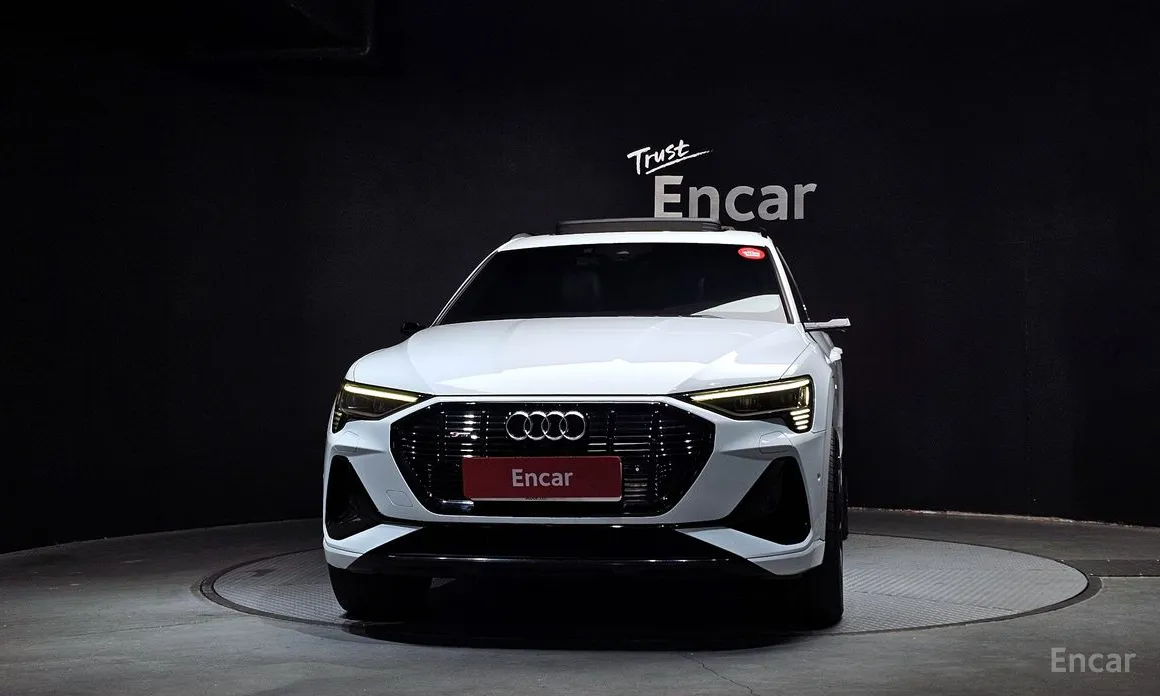 Фото 3 - Audi e-tron