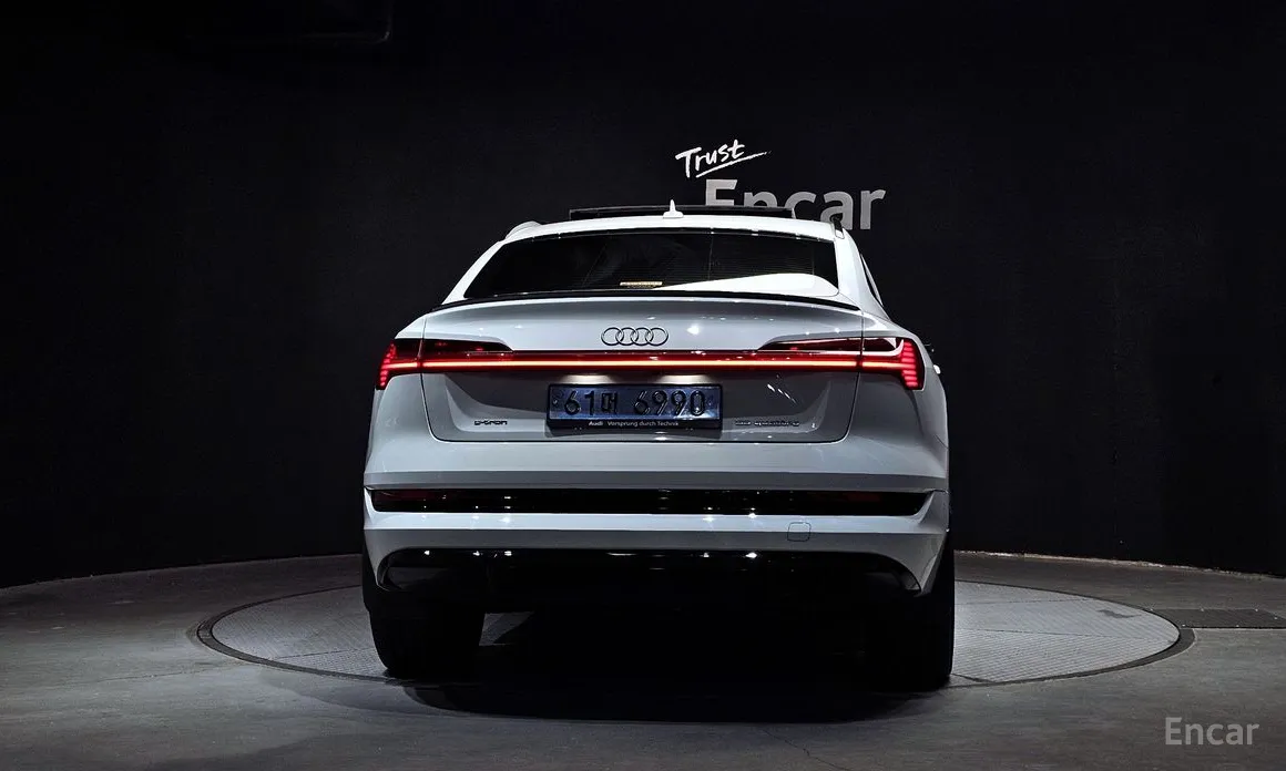 Фото 4 - Audi e-tron