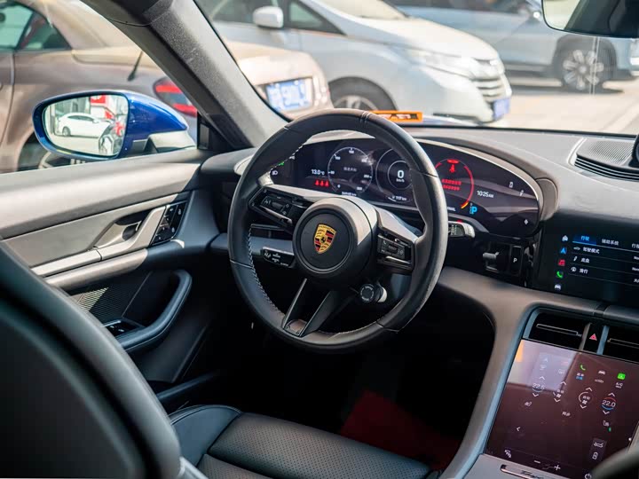 Фото 11 - Porsche Taycan